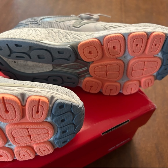 New Balance Women's Gray Running Shoes- New in Box size 8 medium width - Picture 6 of 16